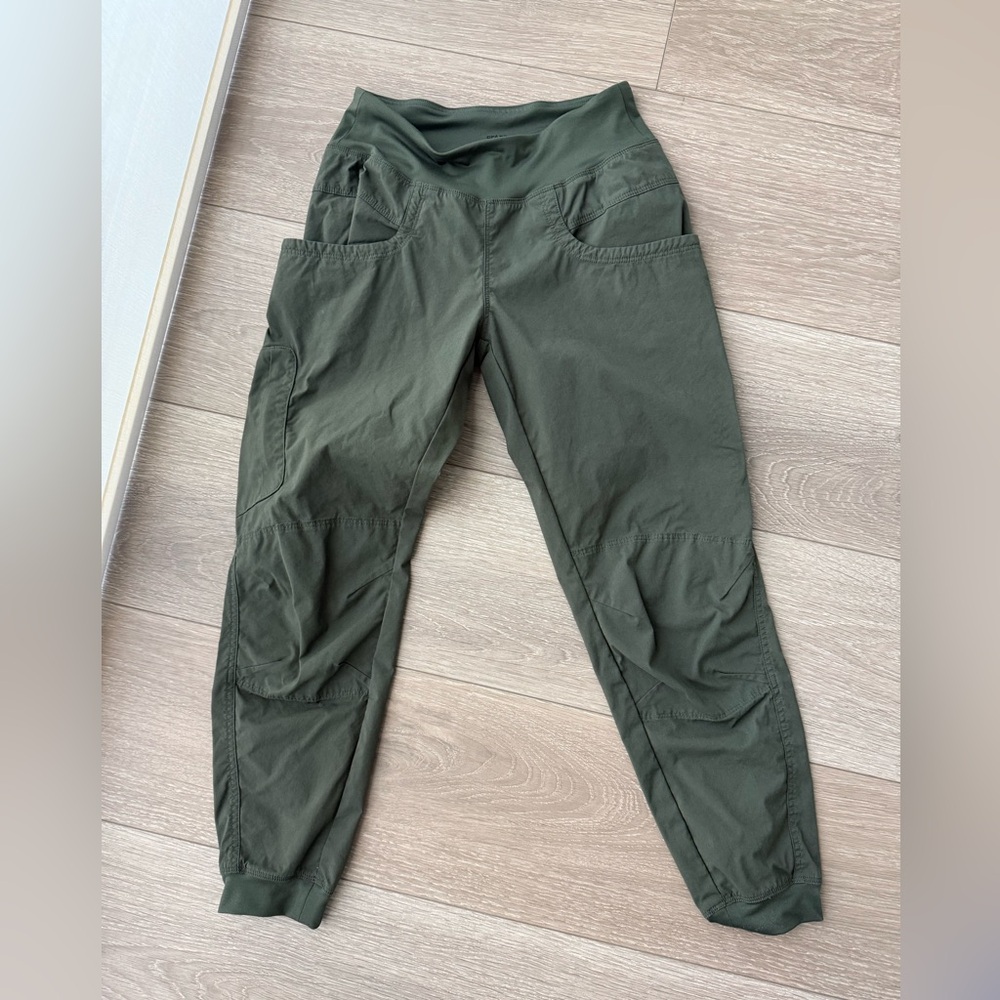 2 pairs Prana Kanab Cargo Jogger Pants Small and Columbia Omni Shield XS
